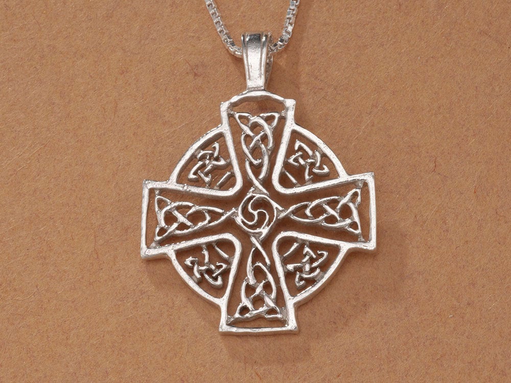 Крест медальон. Кельтский крест подвеска. Медальон с крестом. Кельтский медальон. Серьга Кельтский крест.